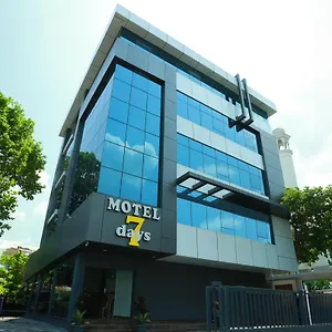 Motel 7 Days, Kochi